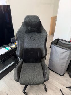 Secretlab Omega Gaming Chair