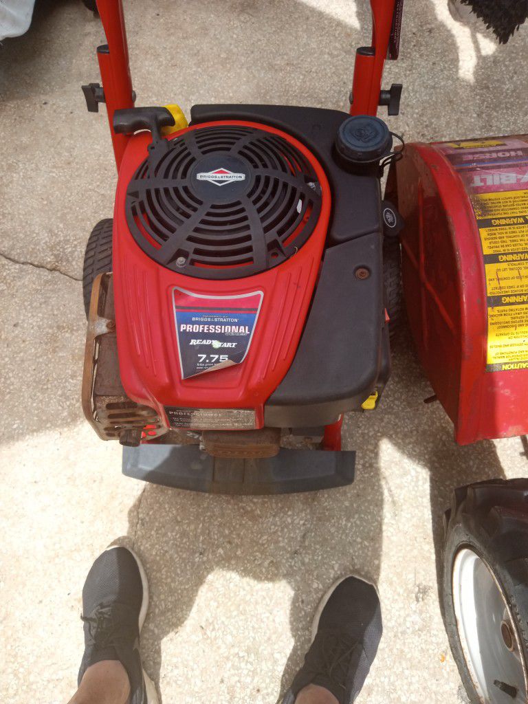 Troy-Bilt Pressure Washer 2700 Max GSI 2.3 Gallon Per Minute With A 7.75 Horse Sprigs And Stratton Ready Start Professional Series No Prime No Choke O