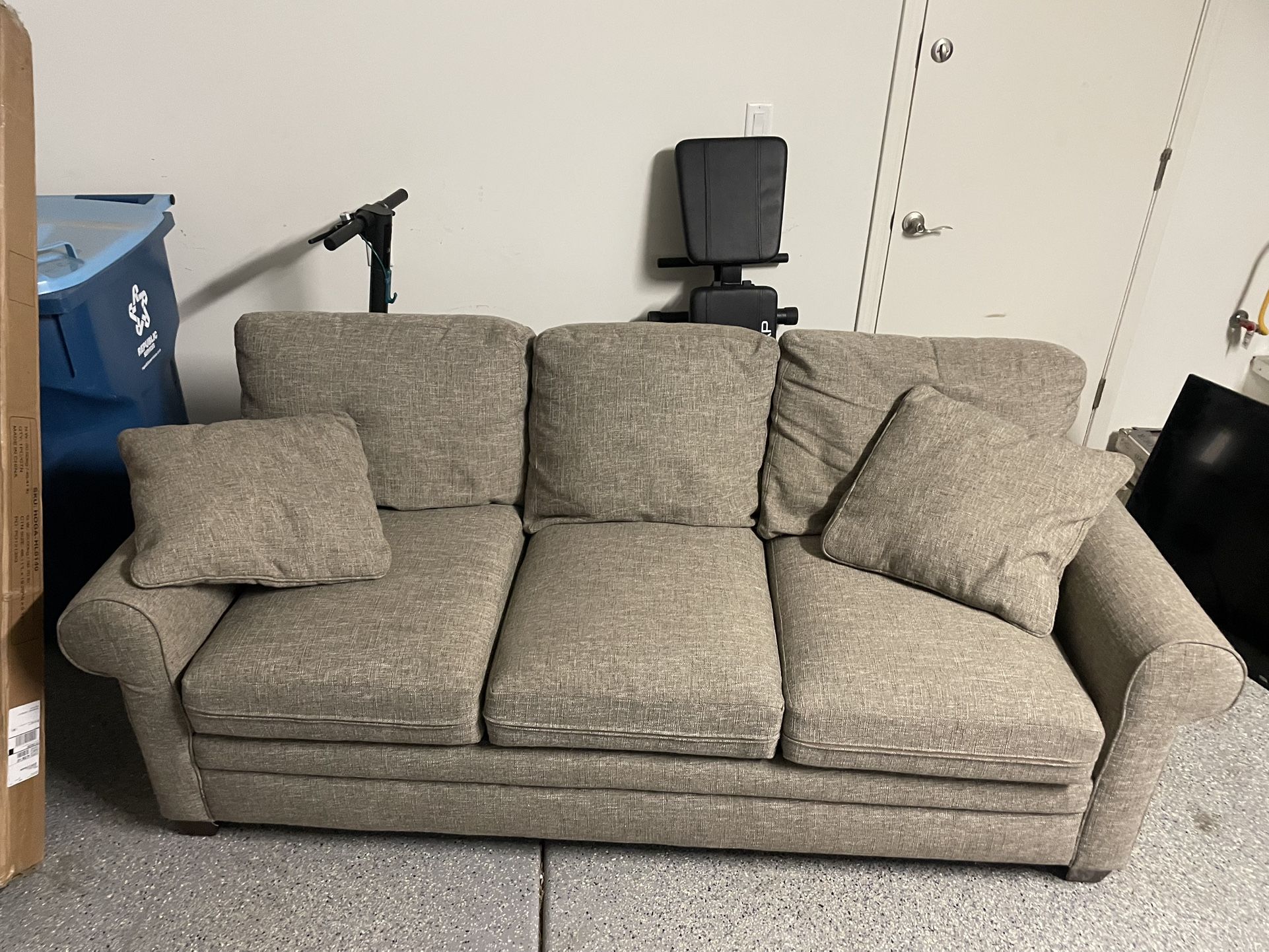 La Z Boy Sofa / Couch (Beige)