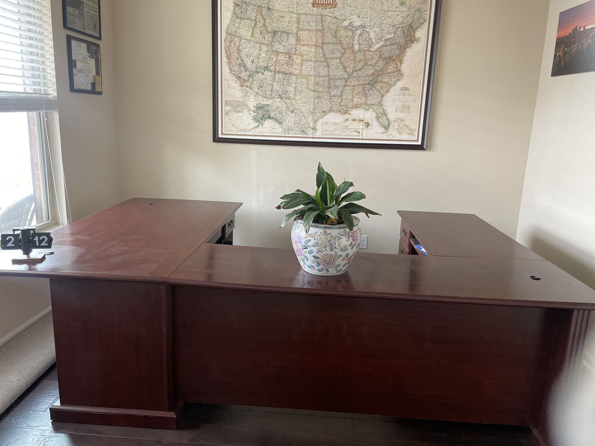 U-Shaped Executive Desk – Excellent Condition