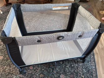 Graco Pack ’n Play Playard – Excellent Condition