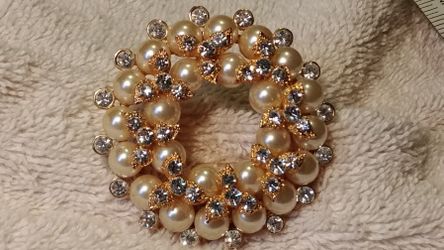 Striking Faux Pearl and Rhinestone Brooch/Pendant #308