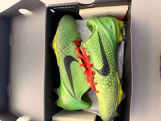 Kobe grinch cleats