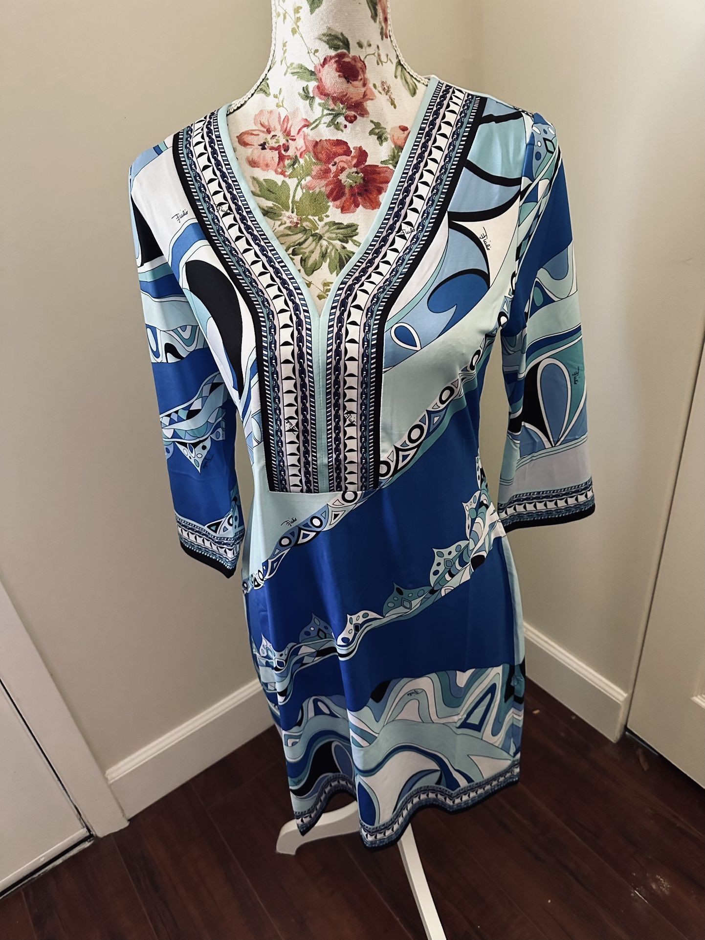 Brand New Never-Worn Emilio Pucci Knee-Length Dress In 100% Silk Jersey.