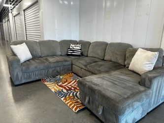 4PC GRAY SECTIONAL COUCH W/ FREE DELIVERY
