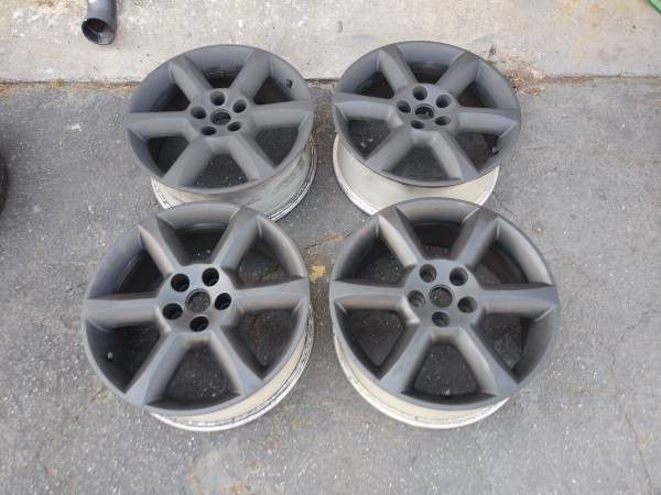 Nissan 18 inch alloy rims, 5 on 4.5 fits many cars