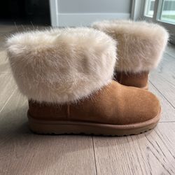 UGGs Mini Sz 6 Wheat Suede Fur Ankle Womens Shoes Boots Like new