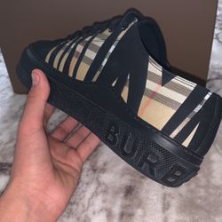 Burberry’s wavy color