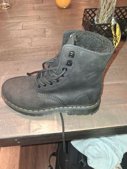 black leather Dr. Martens 1460 Pascal boots
