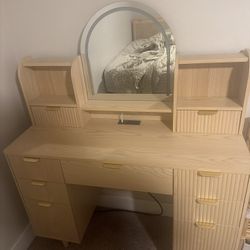 Oak Vanity Desk With Lighted Mirror