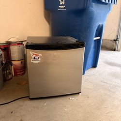 Mini fridge