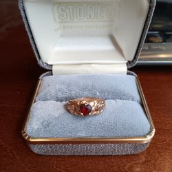 Gold Ring 18K, Natural Ruby, Antique.  Size 5, 3.5 grams