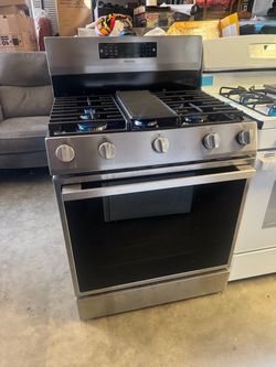 Stove gas range air fry 6 burner Hisense w 30”