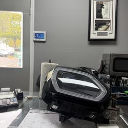 MINI COUNTRYMAN GENUINE OEM RIGHT PASSENGER LED HEADLIGHT 2026-2027