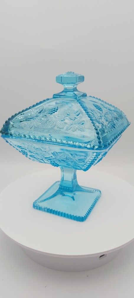 Beautiful Vintage Ice Blue Westmoreland Beaded Grape Vine Leaf Glass Candy Dish/ Compote