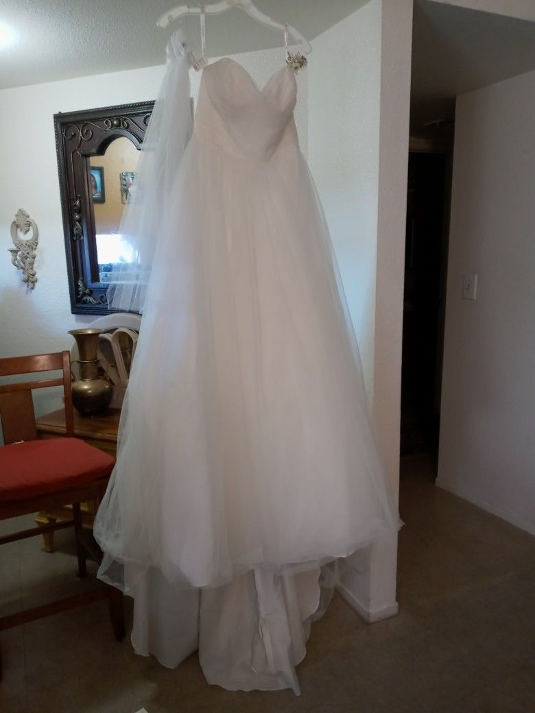 Davids Bridal Wedding Dress