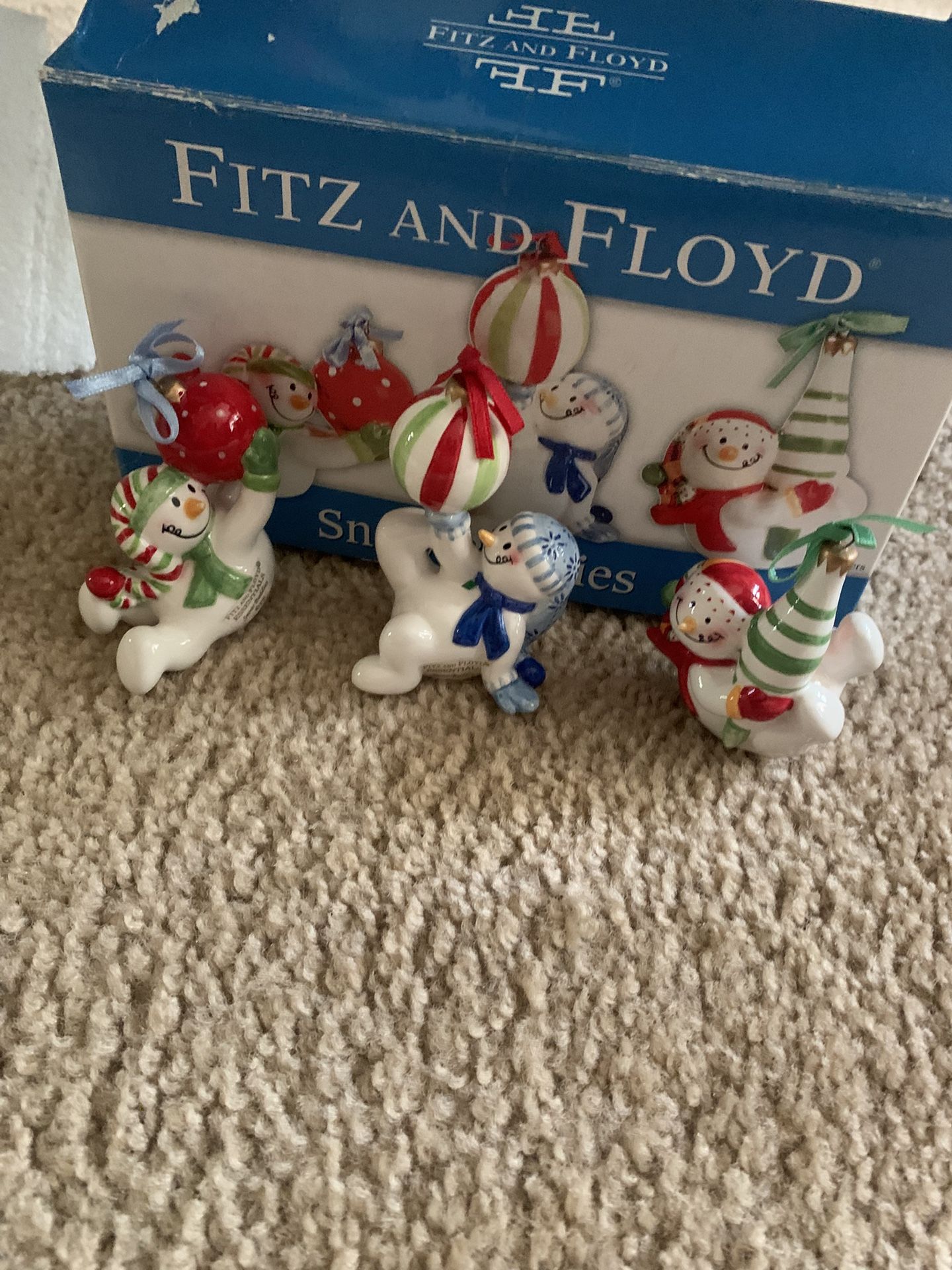 Fitz & Floyd Hard to find 3 pc tumbling holiday snowman ceramic figures