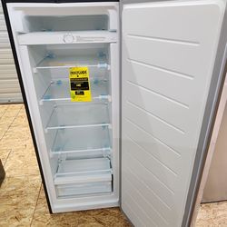 NEW 56-in High Vissani
7.1 cu. ft. Upright Freezer or Refrigerator Depending on Setting Garage Ready