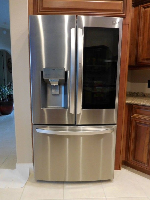 LG 30 cu. ft. Smart InstaView **TOP RATED** Fridge w/Craft Ice **Like New!!**