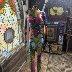 Artistic Maniquin