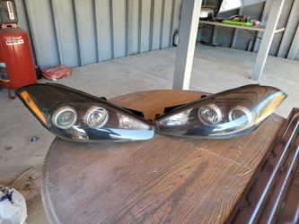  Hyundai Tiburon

headlight 