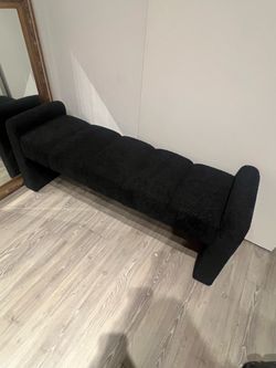 Black tufted bench
