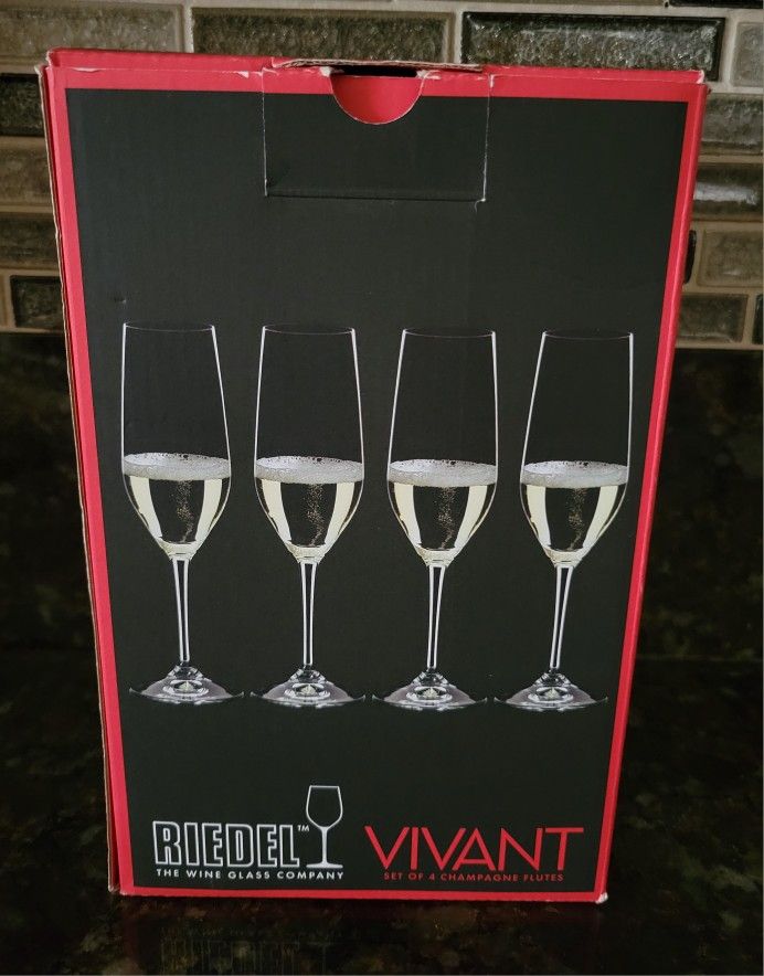 NEW 4 REIDEL VIVANT CHAMPAGNE GLASSES FLUTES NEW In BOX 10-1/4 oz