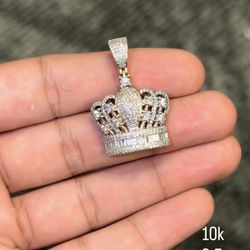 Crown Pendent ❄️
