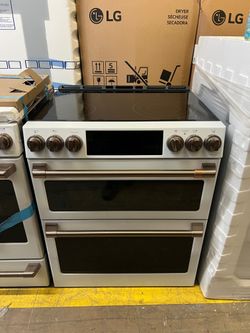 Café 30" Smart Slide-In, Front-Control, Radiant and Convection Double-Oven Range