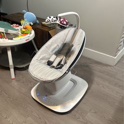 4moms MamaRoo Multi-Motion Baby Swing, Bluetooth Enabled with 5 Unique Motions, Grey