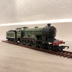Hornby LNER Green B12 Steam Locomotive with Tender OO Gauge/HO Gauge With WORKING LIGHT