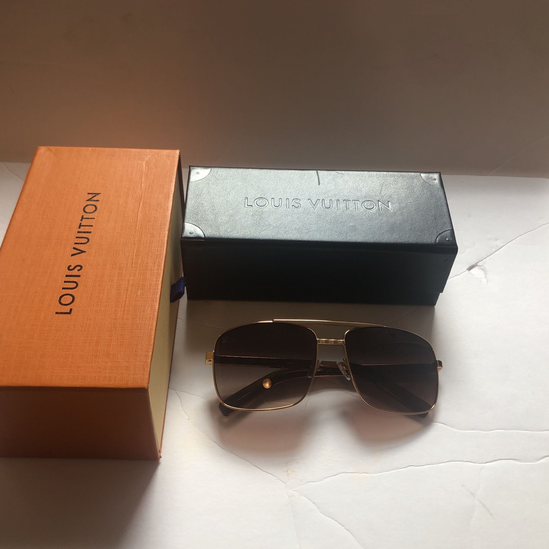 Mens Louis Vuitton LV Authentic Sunglasses for Sale in Ferris, TX - OfferUp