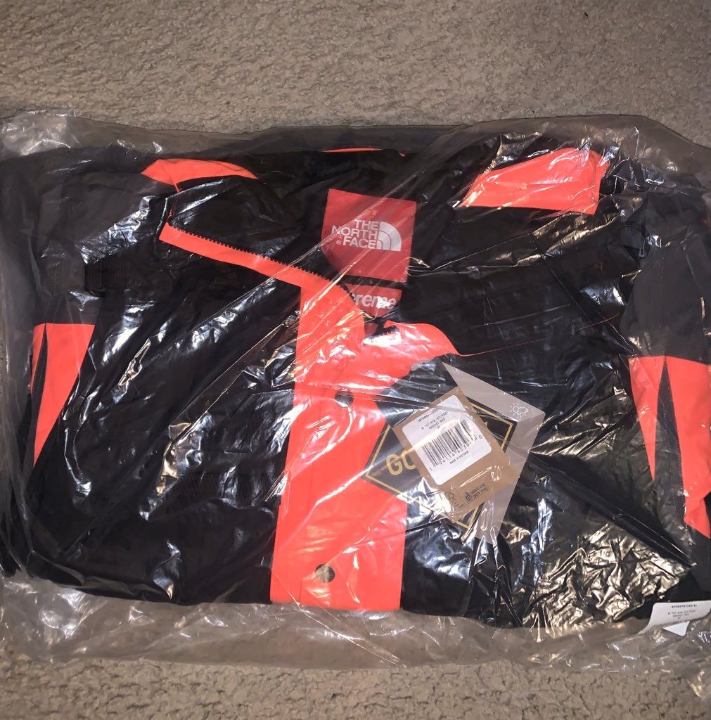 Supreme the north face jacket ss20 size XL new