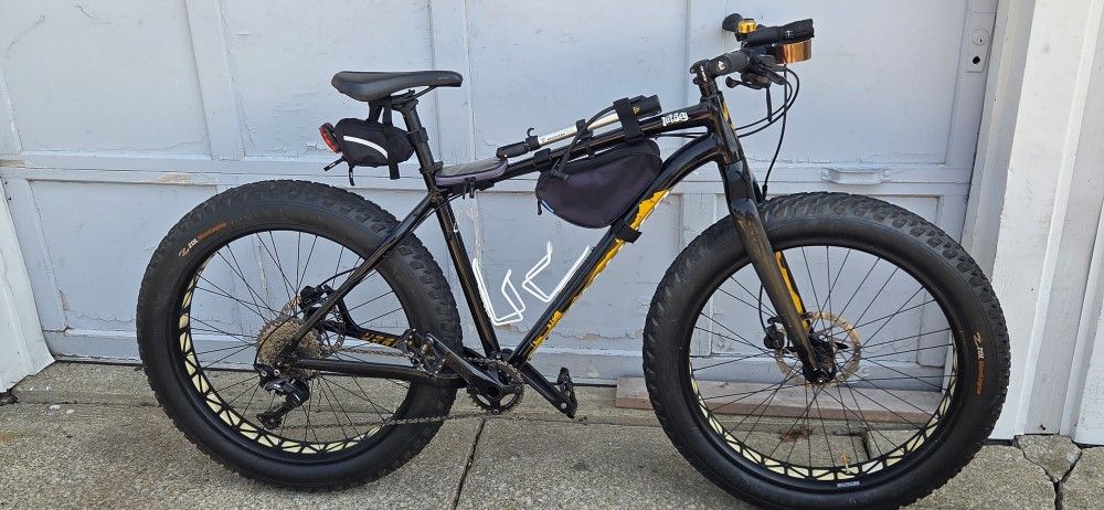 SPECIALIZED FATBIKE - LARGE FRAME - DISC BRAKES - TUNED