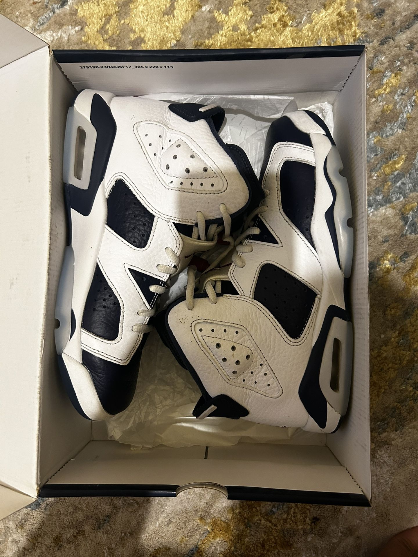 Air Jordan 6 Retro (GS) SIZE 6