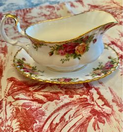 🌹Royal Albert Old Country Roses - Gravy Boat