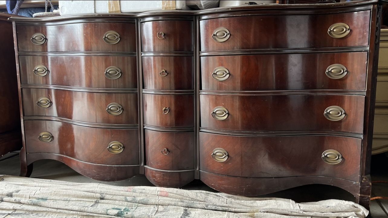 Drexel Travis Court 1940s Antique Mahogany Dresser 12-drawers Chest/Buffet Media