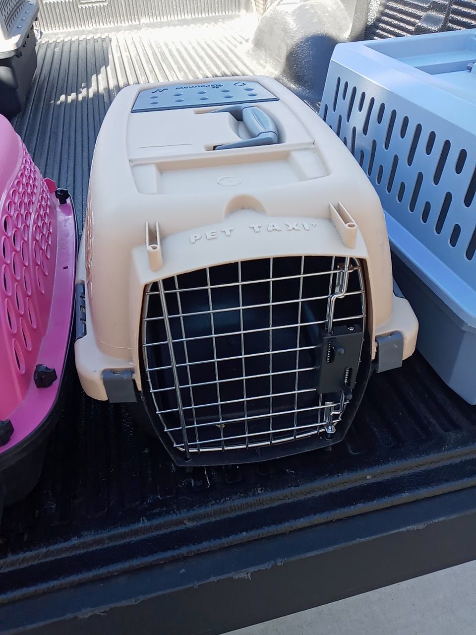 2 PET CARRIERS