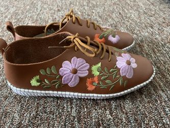 Leather flower shoes! Made from Mexico!