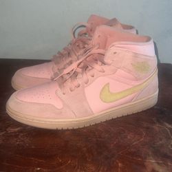 Jordan 1 Mid 'Coral Gold'