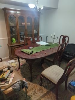 Kitchen Table And Hutch