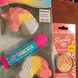 NEW NUEVOS 1 set of 3 pieces 2 bath bombs, one lip balm. Eyeshadow. $10 each $10 Cada Uno