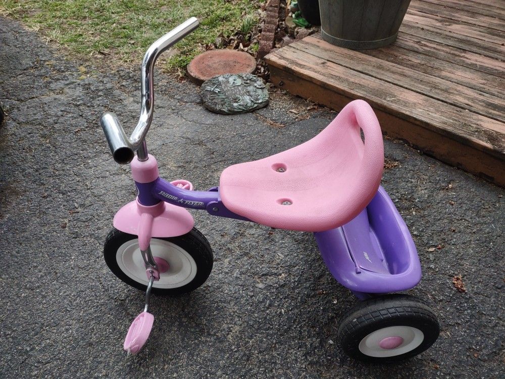 Radio flyer tricycle cheap pink and purple