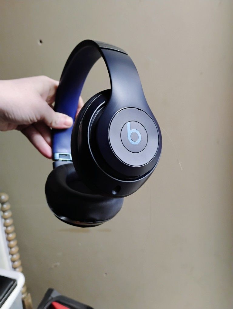 Beats Pro Studio Wireless Headphones
