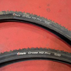 700x32 Vittoria Cross XG Pro Pair