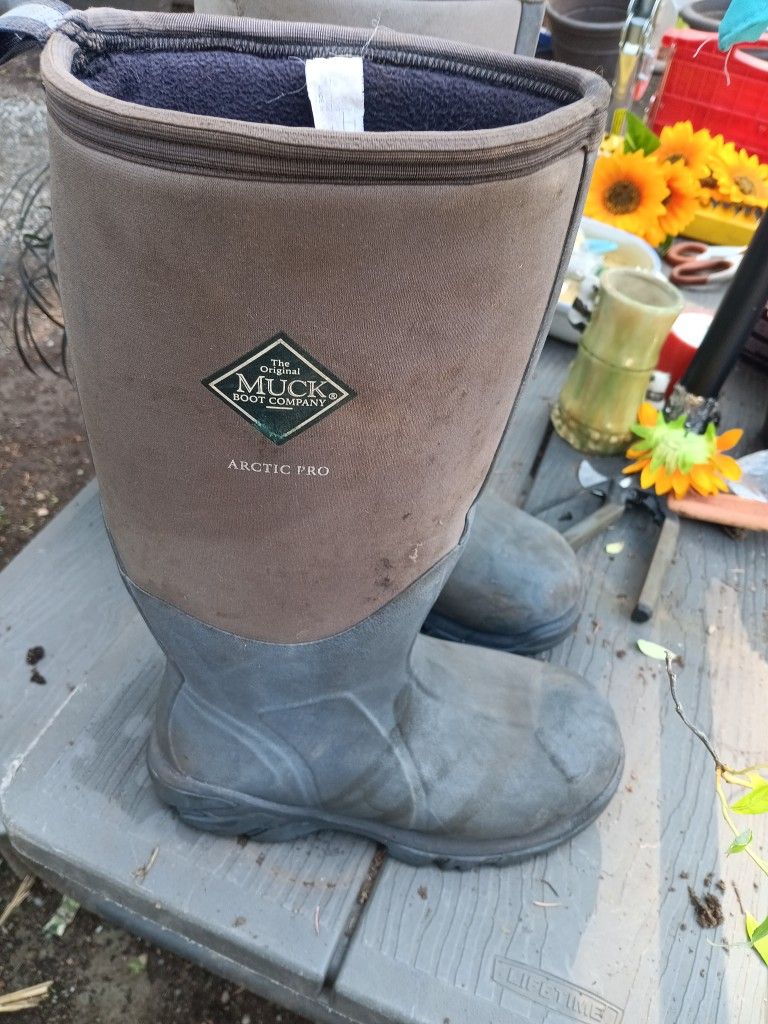 Muck Boots Sz 9 Woman