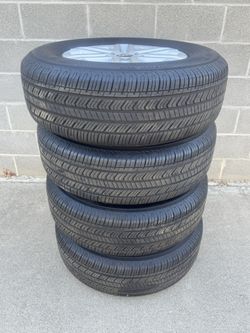 Toyota 18” Alloy 265/70R 18 Tires And Rims For $750. Pick up Only.