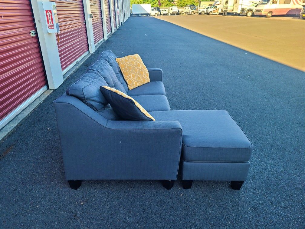 Gray Sectional Couch Free Delivery for Sale in Portland, OR OfferUp