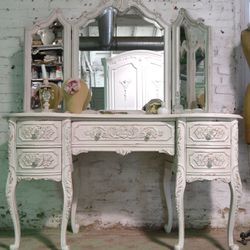PAINTED COTTAGE CHIC SHABBY ROMANTIC FRENCH VANITY AND MIRROR