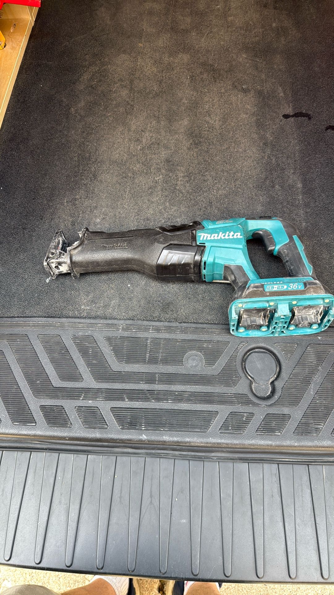 Makita Saw Zall XRJ06